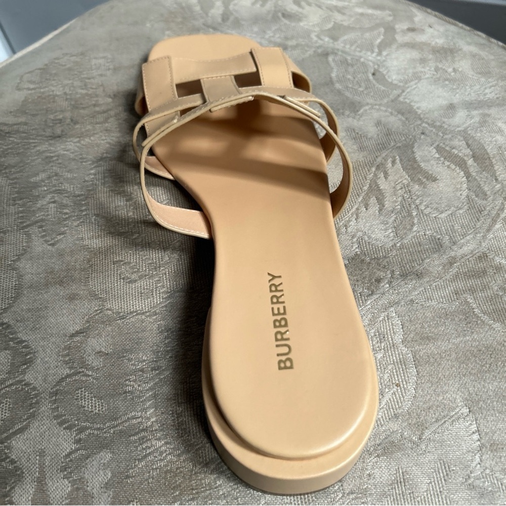 New Burberry women’s Beige leather Lattice Slides Sz 40/10 made in Italy - Picture 7 of 16
